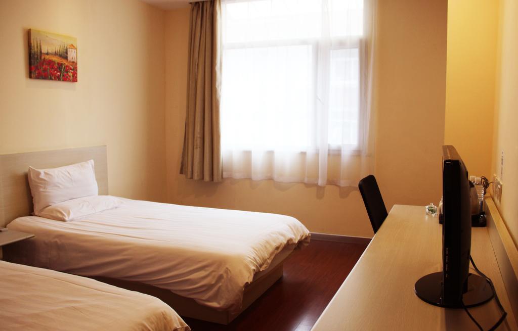 Hanting Express Wuhan Jiang Han Road Walking Street Room photo