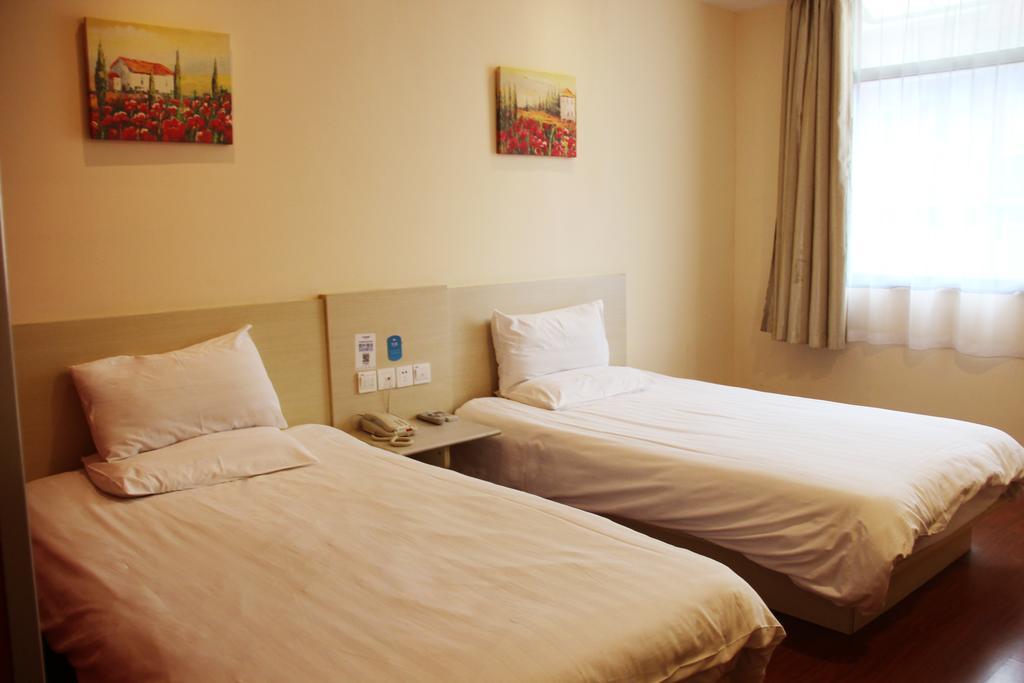 Hanting Express Wuhan Jiang Han Road Walking Street Room photo