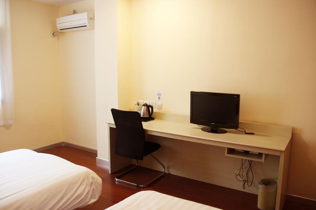 Hanting Express Wuhan Jiang Han Road Walking Street Room photo