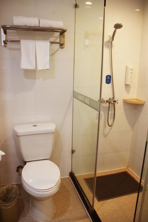 Hanting Express Wuhan Jiang Han Road Walking Street Room photo