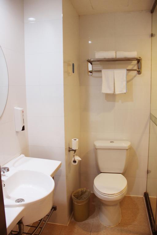Hanting Express Wuhan Jiang Han Road Walking Street Room photo
