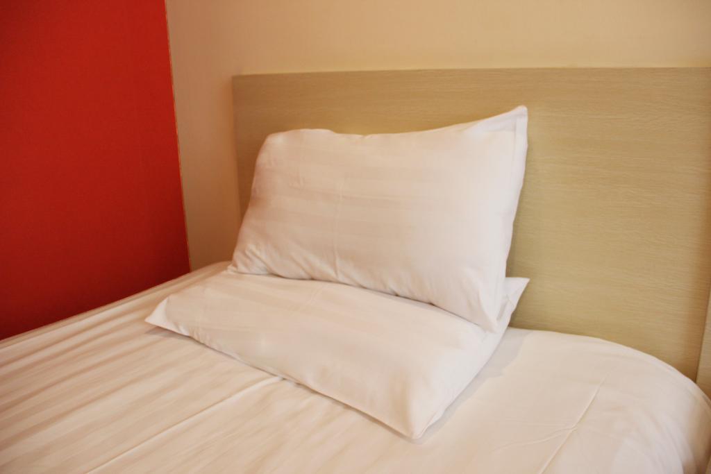Hanting Express Wuhan Jiang Han Road Walking Street Room photo